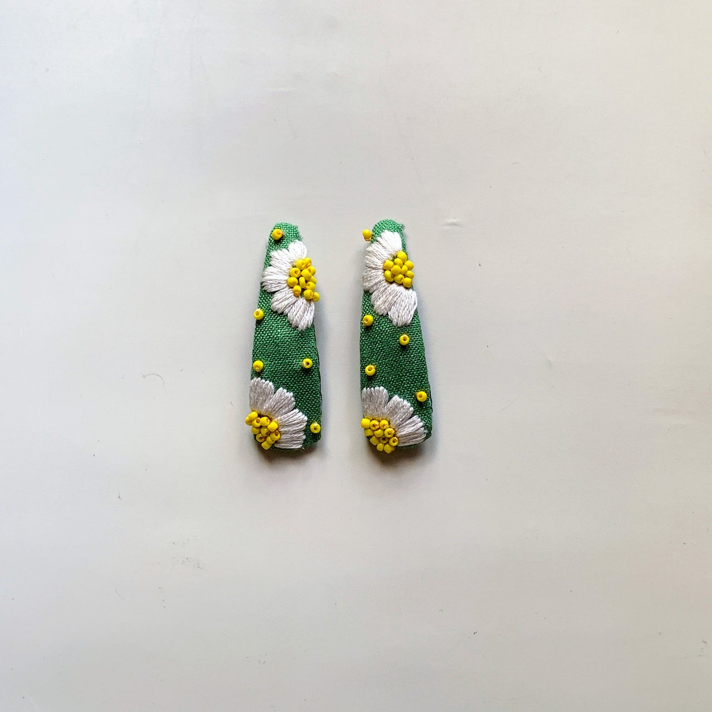 Beaded Daisies Hairclip - Pair