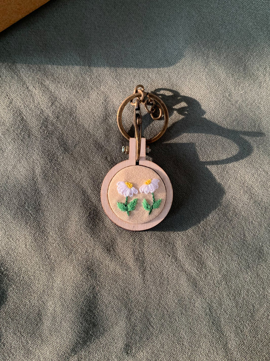 Daisies - 4cm Keychain